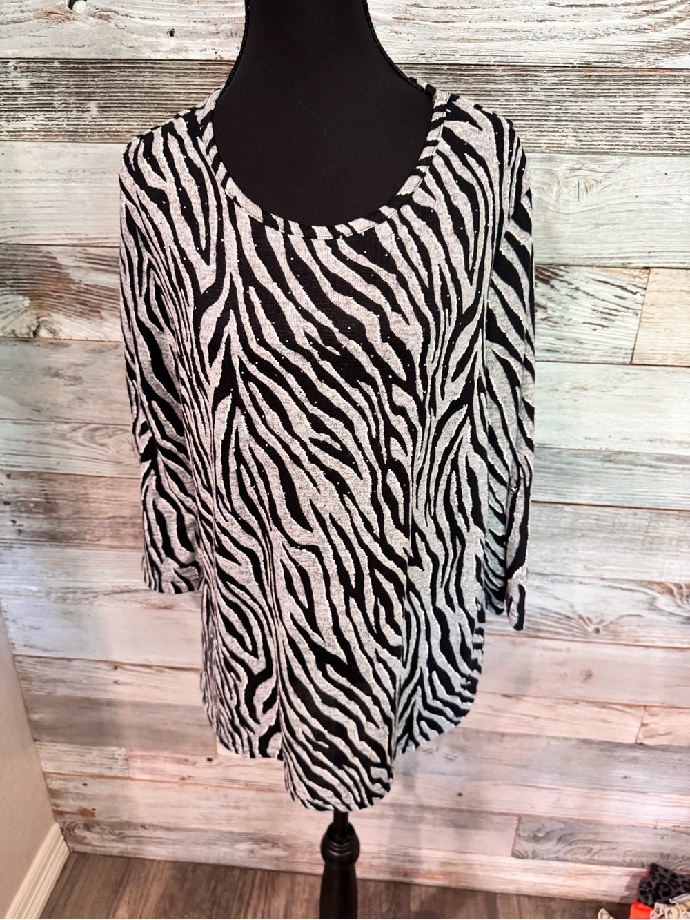 NWT Rebecca Malone Black & White Zebra-Print Long Sleeve Top.
